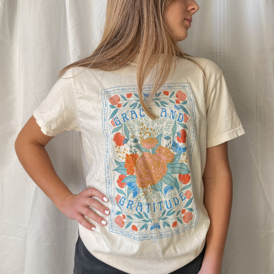 grace and gratitude tee